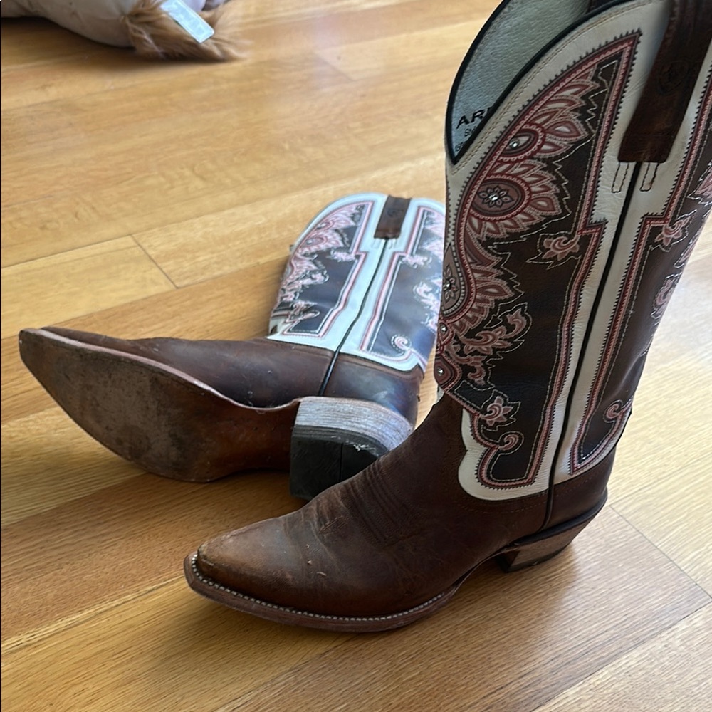 Ariat Brown and White Cowboy Boots Classic Western Style